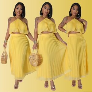 ✨NWT✨ Women’s 2 Pc Pleated Skirt Set